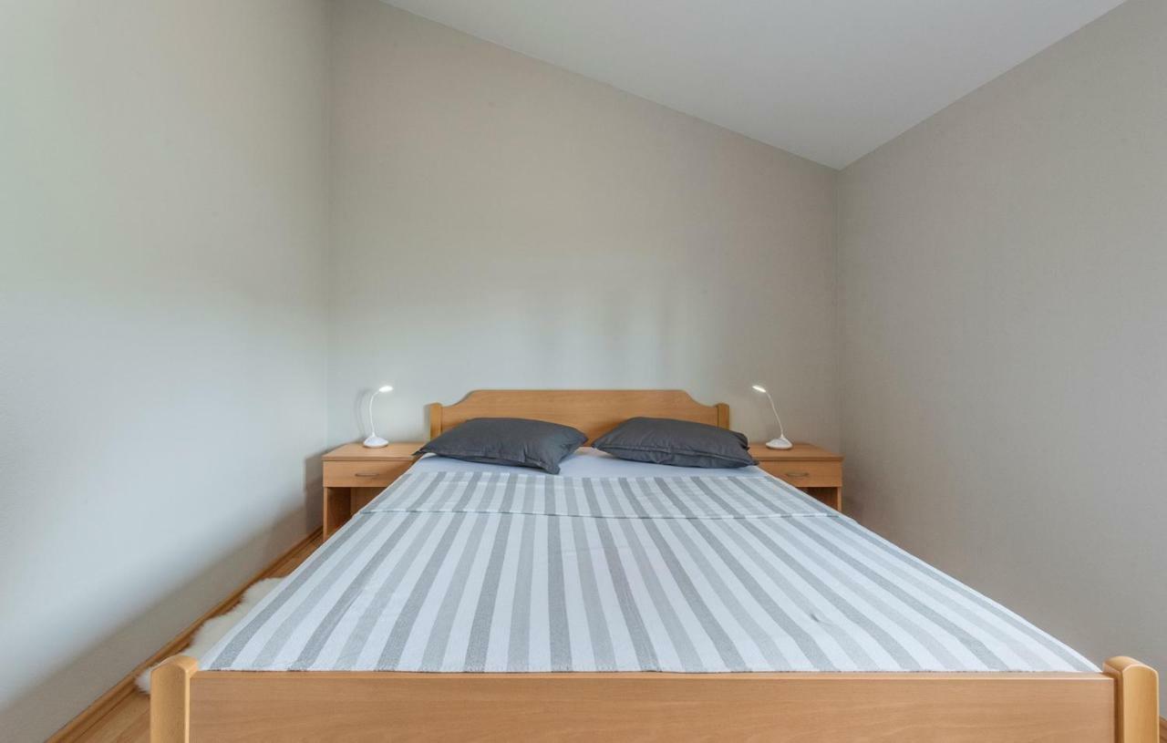 Apartment Green With Balcony Nova Vas  Bagian luar foto