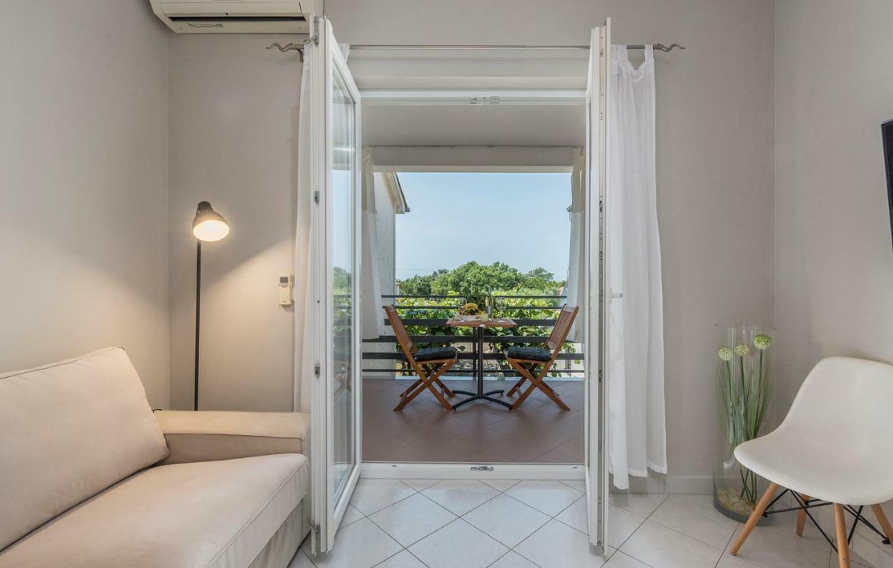 Apartment Green With Balcony Nova Vas  Bagian luar foto